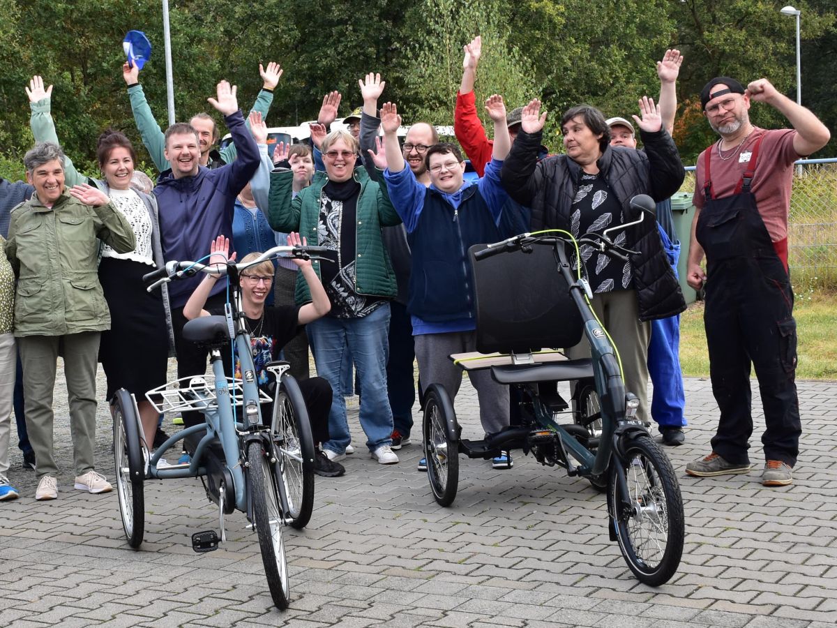 Übergabe der neuen Fahrräder